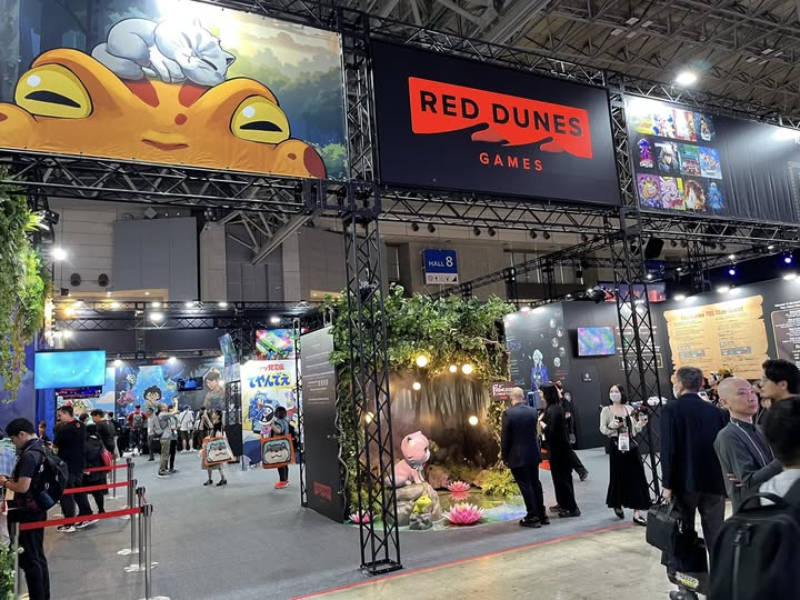 บูท Red Dunes games ผู้จัดจำหน่ายเกมอินดี้ ที่ปีนี้ใหญ่ขึ้นมาจากปีก่อน 10 เท่า และกระซิบมาบอกว่าปีหน้าจะใหญ่มากกว่านี้อีก (โคตรโหด)
