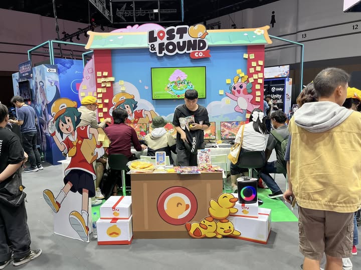 บูธเหล่าเกมไทยก็ยังคงคึกคักในงาน gamescom asia x Thailand Game Show แม้จะเป็นวันสุดท้าย ใครที่อยู่ที่งานตอนนี้อย่าลืมแวะไปทักทายและให้กำลังใจทีมพัฒนากันนะครับ